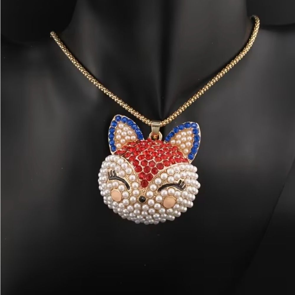 🦊 Betsey Johnson colorful faux pearl & crystal fox pendant necklace 🦊